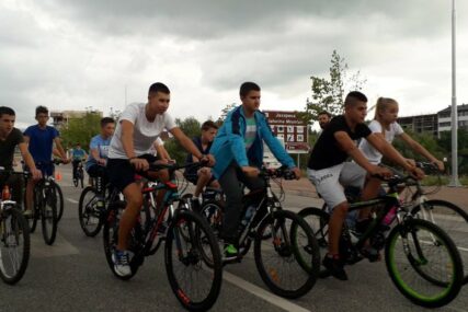 Mališani iz Istočnog Sarajeva otvorili 59. međunarodnu biciklističku “Trku kroz Srbiju”