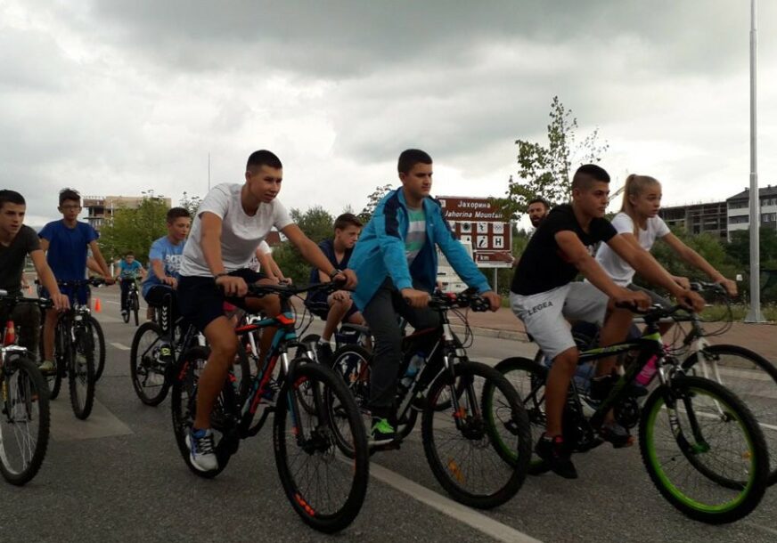 Mališani iz Istočnog Sarajeva otvorili 59. međunarodnu biciklističku “Trku kroz Srbiju”