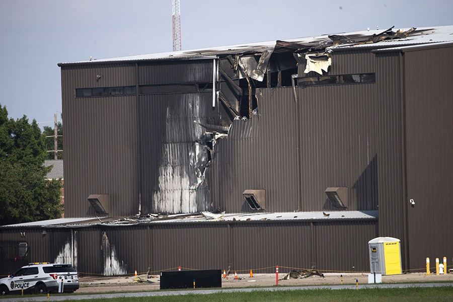U padu na hangar poginulo svih 10 putnika u avionu (VIDEO)