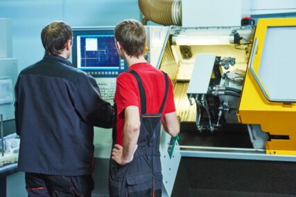 Fakultet plus kurs DOBITNA KOMBINACIJA: Obuka za rad na CNC mašinama sve traženija