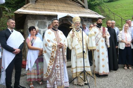 DODIK PRILOŽIO 500 KM Osveštana crkva svetog Ćirila i Metodija u Ljubačkim dolinama