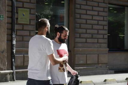 DOČEKAO GA BRAT DANKO Dario Delibašić pušten iz pritvora uz određene mjere zabrane