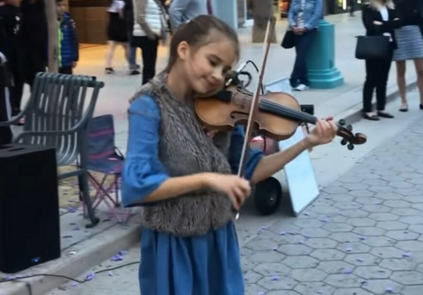 PROLAZNICI U ČUDU Djevojčica uzela violinu i odsvirala legendarni hit na ulici (VIDEO)