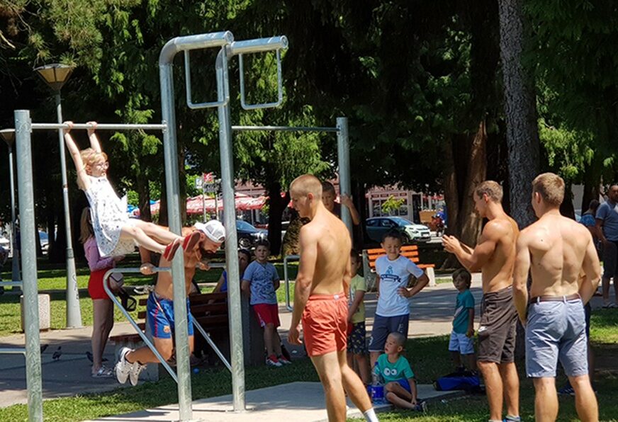 ZAVRŠEN PROJEKAT U parku narodnih heroja u Doboju postavljene sprave za vježbe na otvorenom