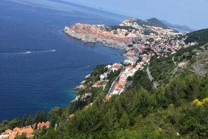 “Godinu iznijeli sezonski radnici, studenti i učenici” U Dubrovniku fali radne snage, poslodavci na mukama