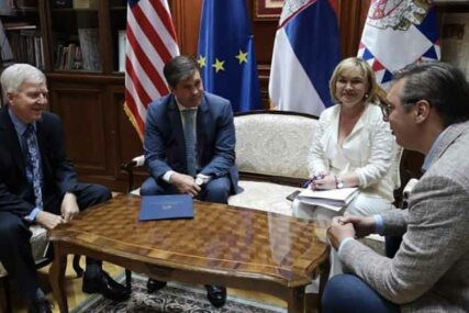 O AKTUELNOJ SITUACIJI U REGIONU Američki ambasadori Nelson i Skot kod Vučića