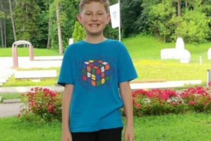 MALI GENIJALAC Desetogodišnjak iz BiH sklopio Rubikovu kocku za 48 sekundi