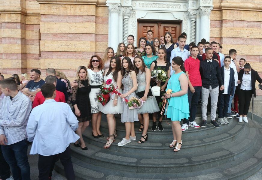 NOVA PRAVILA ZA OSNOVCE Proslavu male mature vraćaju u školske holove