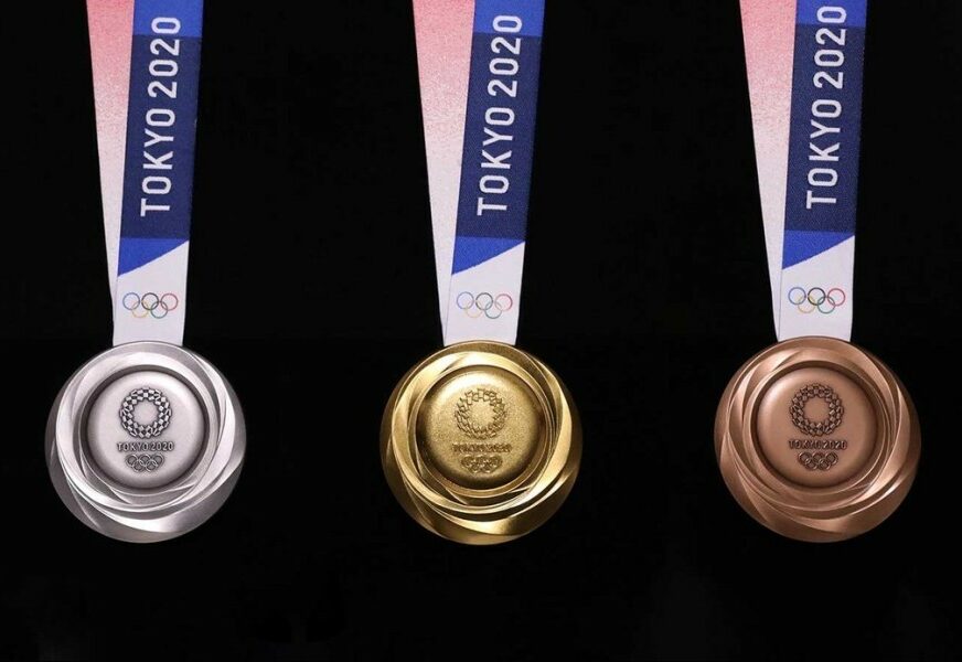 ODLIČJA PRAVLJENA OD OTPADA Predstavljene medalje za Olimpijadu u Tokiju (VIDEO)