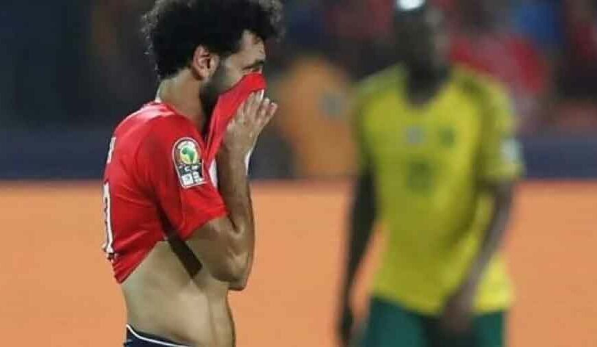 TJEŠILI GA I PROTIVNIČKI IGRAČI Mohamed Salah se RASPLAKAO nakon poraza od Južne Afrike (FOTO)