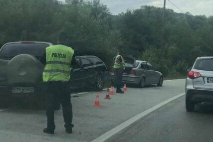 POVRIJEĐENO ŠEST OSOBA Sudar dva automobila kod Trnova