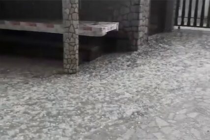 NEVRIJEME U HRVATSKOJ Poplavljene ulice na Jadranu, crni oblaci iznad Zagreba (VIDEO)