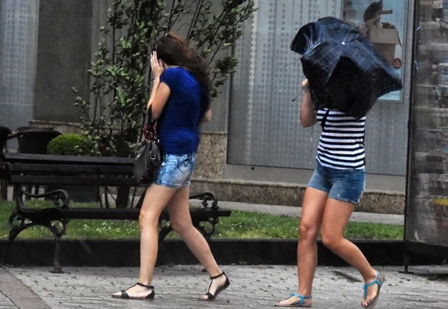METEOROLOZI KAŽU DA ĆE BITI PADAVINA Ponesite kišobran, a za toplijom garderobom nema potrebe