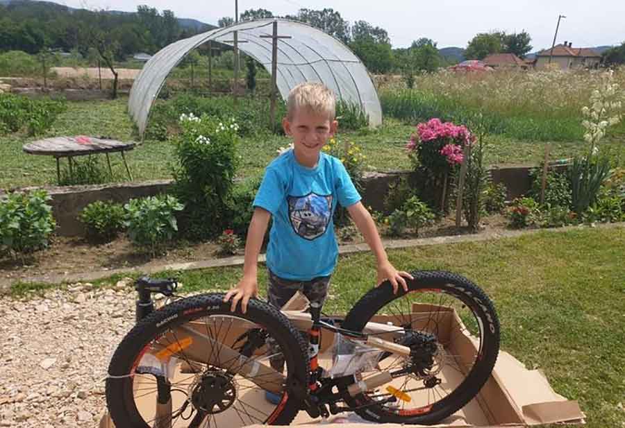 RAJKO IMA RAZLOG ZA OSMIJEH Dječak od predsjednika tražio novi bicikl, želja mu je ISPUNJENA