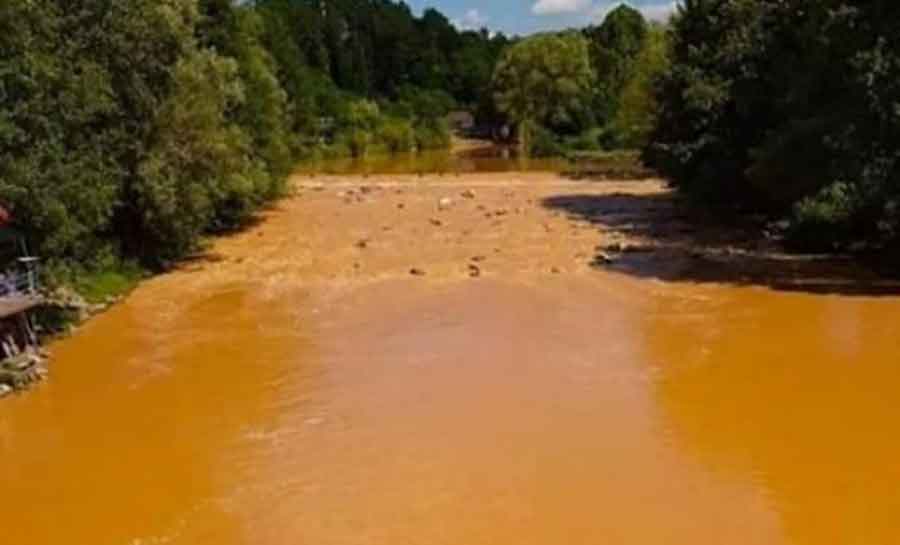ČUDNA BOJA Akcident na rijeci Ukrini digao inspektore NA NOGE, uzorci vode poslati NA ANALIZU