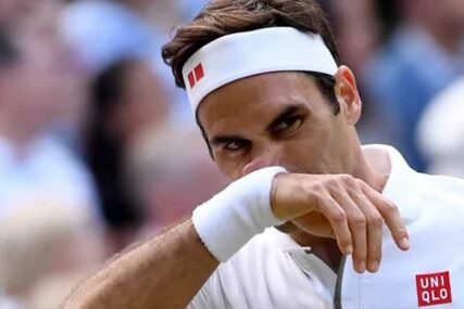 NERVOZAN ZBOG REZULTATSKOG ZAOSTATKA Federeru kazna od 3.000 dolara zbog PSOVANJA