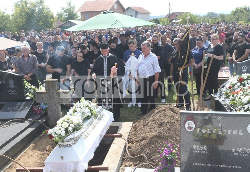 "BOL SEŽE DO NEBA” U bijelom sanduku sahranjen Milan Golubović, sveštenik poslao POTRESNU PORUKU mladima (FOTO)