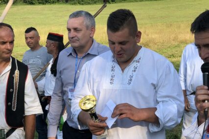 BRŽI OD KOSILICE Vuk iz Čačka najbolji kosac na Janjskom višeboju u Šipovu (VIDEO, FOTO)