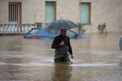 NEPOGODE ODNOSE ŽIVOTE U stravičnim poplavama poginulo sedam osoba