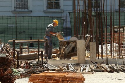 Rekordna potražnja za radnom snagom u Sloveniji: Najviše nedostaje građevinaca, informatičara i zdravstvenih radnika
