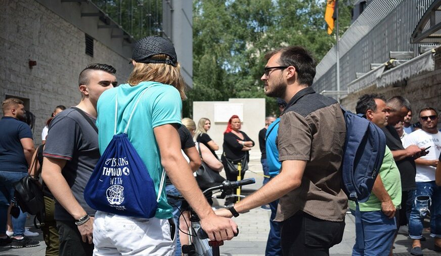 Redovi ispred njemačke ambasade: Veliki broj ljudi želi otići iz BiH
