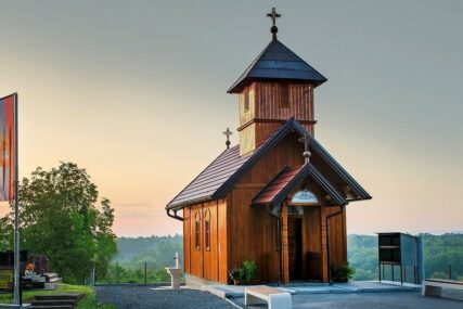 SATKANA OD MAŠTE IZ MLADOSTI Stevo Stojnić izgradio drvenu crkvu u Mašićima kod Gradiške