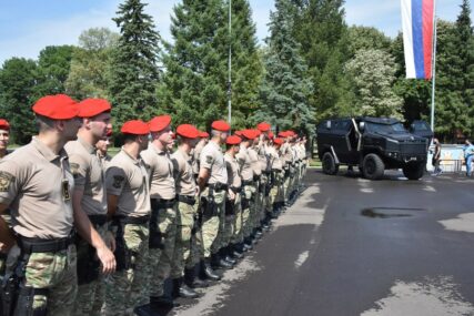 STIGLI NOVI OKLOPNJACI Policija Srpske od danas raspolaže sa dva vozila "despot" (FOTO)