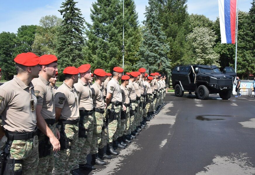 STIGLI NOVI OKLOPNJACI Policija Srpske od danas raspolaže sa dva vozila "despot" (FOTO)