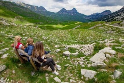 REKORDNA POSJETA Nacionalni parkovi u Crnoj Gori PUNI TURISTA