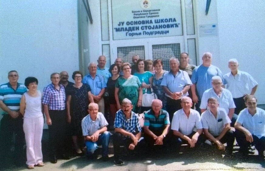 Susret bivših osnovaca: U školskim klupama poslije pola vijeka