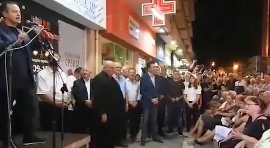 Dačić u Paraliji poručio "Ljetujte tamo gdje vas vole", pa ZAPJEVAO "TAMO DALEKO" (VIDEO)
