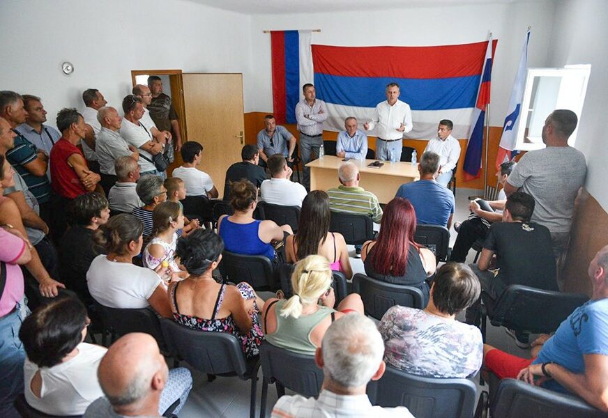 SASTANAK SA MJEŠTANIMA Radojičić najavio bolje grijanje za školu u Bočcu