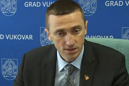 Gradonačelnik Vukovara oslobođen odgovornosti zbog OBJAVE SNIMKA SRPSKE DJECE koja nisu ustala na hrvatsku himnu