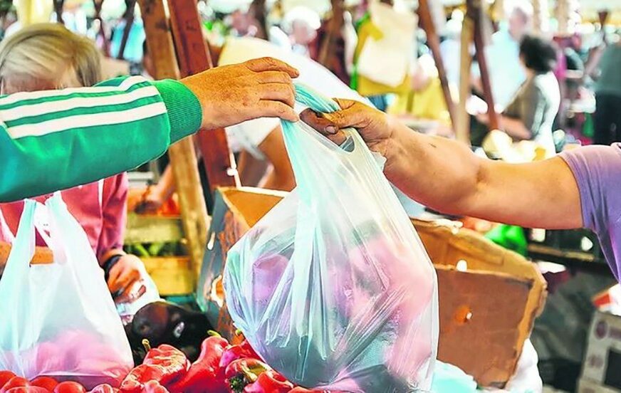 SVIJEST GRAĐANA NA NISKOM NIVOU U BiH se godišnje potroši više od milijardu plastičnih vrećica
