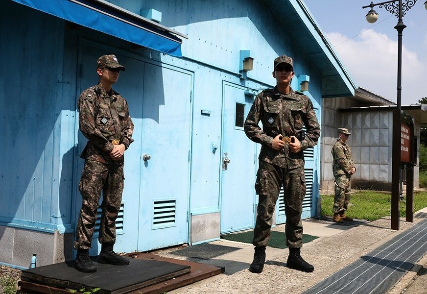 RIJEDAK SLUČAJ Vojnik preko minirane zone prebjegao iz Sjeverne u Južnu Koreju
