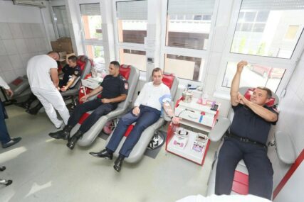 HUMANOST NA DJELU Pripadnici policije KPZ Banjaluka darovali krv