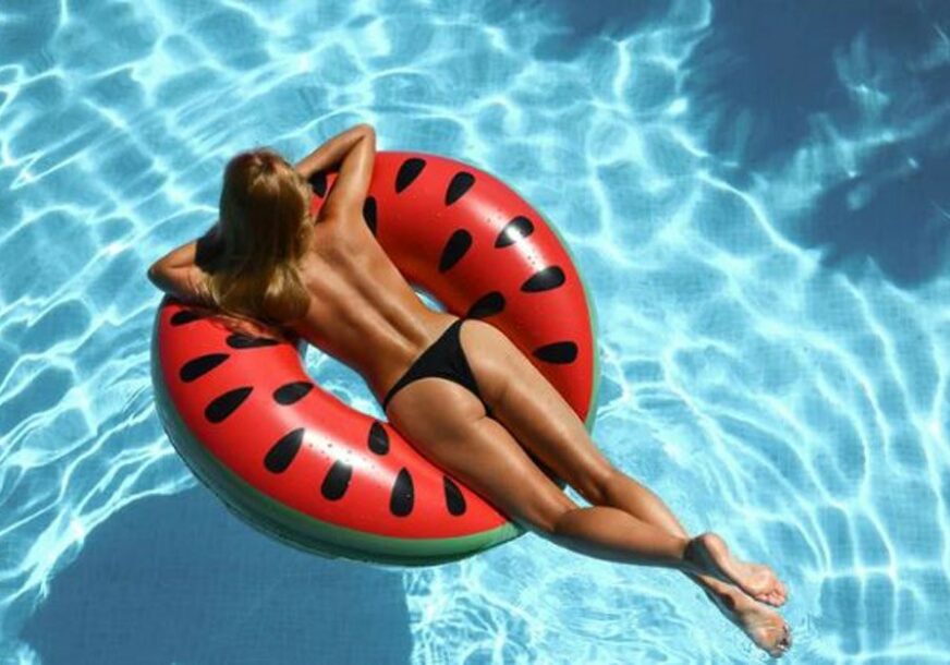 NEMA VIŠE DISKRIMINACIJE Žene u Barseloni od sada mogu plivati u toplesu na gradskim bazenima