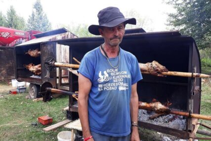 "RADIM KAO CRNAC, NE STIŽEM DA GANJAM ŽENE" Marko na Kočićevom zboru nosi majicu sa OVOM PORUKOM (FOTO)