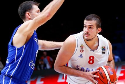 GLAVNI KANDIDATI ZA ZLATO Drugu sedmicu za redom košarkaši Srbije na vrhu liste favorita