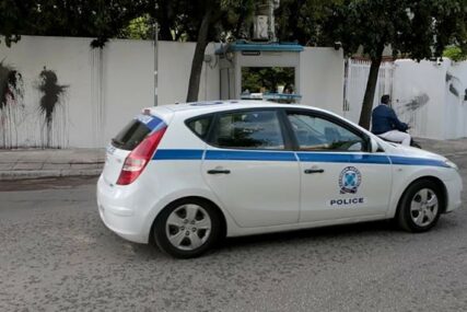 AUTOMOBIL SE PREVRNUO NA KROV Porodica doživjela nesreću na Halkidikiju, u vozilu i BEBA