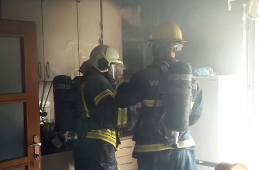 BUKTINJA U MOSTARU Gorjela porodična kuća, vatrogasci spriječili tragediju (FOTO)