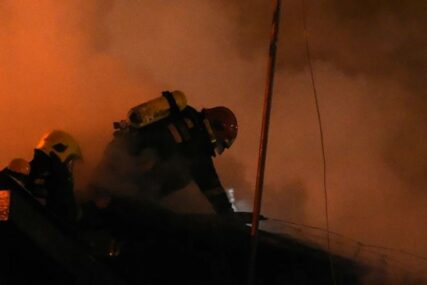 ČUJU SE DETONACIJE Izbio veliki požar u Splitu