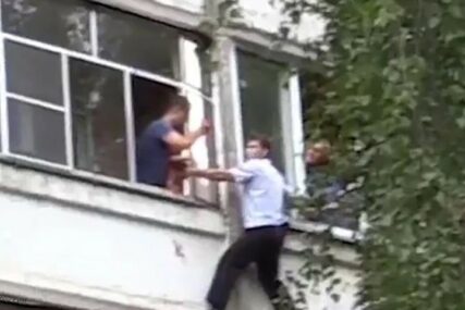 POLICAJAC HEROJ Spasio bebu koju je pijani otac htio da BACI NA ZEMLJU (VIDEO)