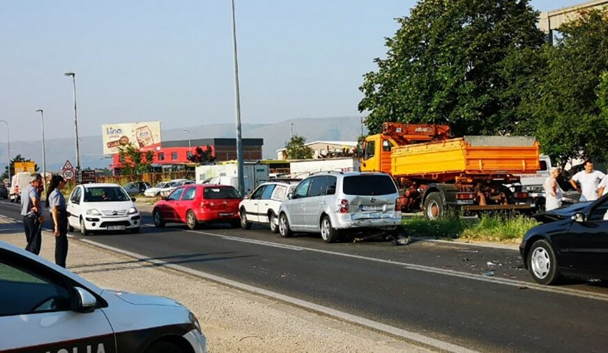 NESREĆA NA KRUŽNOM TOKU U lančanom sudaru povrijeđena jedna osoba