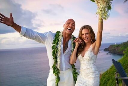 STAO NA LUDI KAMEN Havajsko vjenčanje Dvejna Džonsona