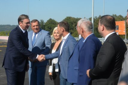 OTVARANJE AUTO-PUTA "MILOŠ VELIKI" Vučić i Dodik obišli naplatnu rampu Obrenovac
