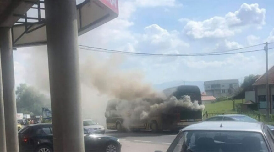 U Tuzli se zapalio autobus, putnici istrčali na vrijeme