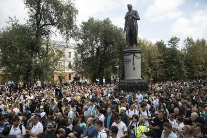 "RUSIJA ĆE BITI SLOBODNA" Nekoliko hiljada demonstranata u centru Moskve