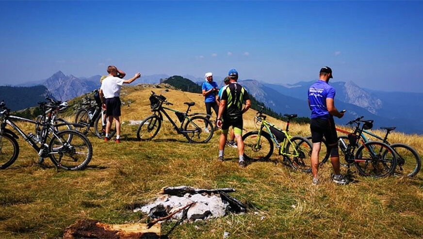 “GASI VAJ-FAJ, PALI DŽI-PI-ES” Biciklisti iz Foče organizovali vožnju kroz prašumu Perućicu do podnožja Maglića