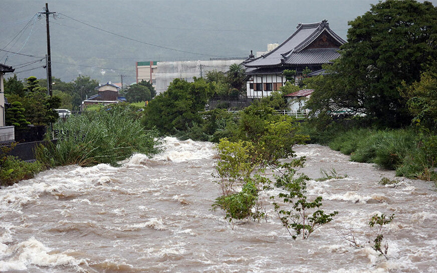 POPLAVE U JAPANU Poginule najmanje tri osobe, evakuisano 850.000